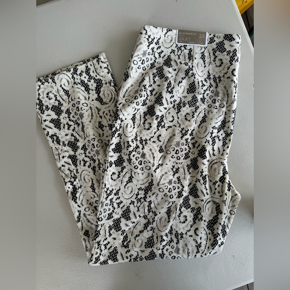 Chico’s size 2.5 ultimate fit ankle pants